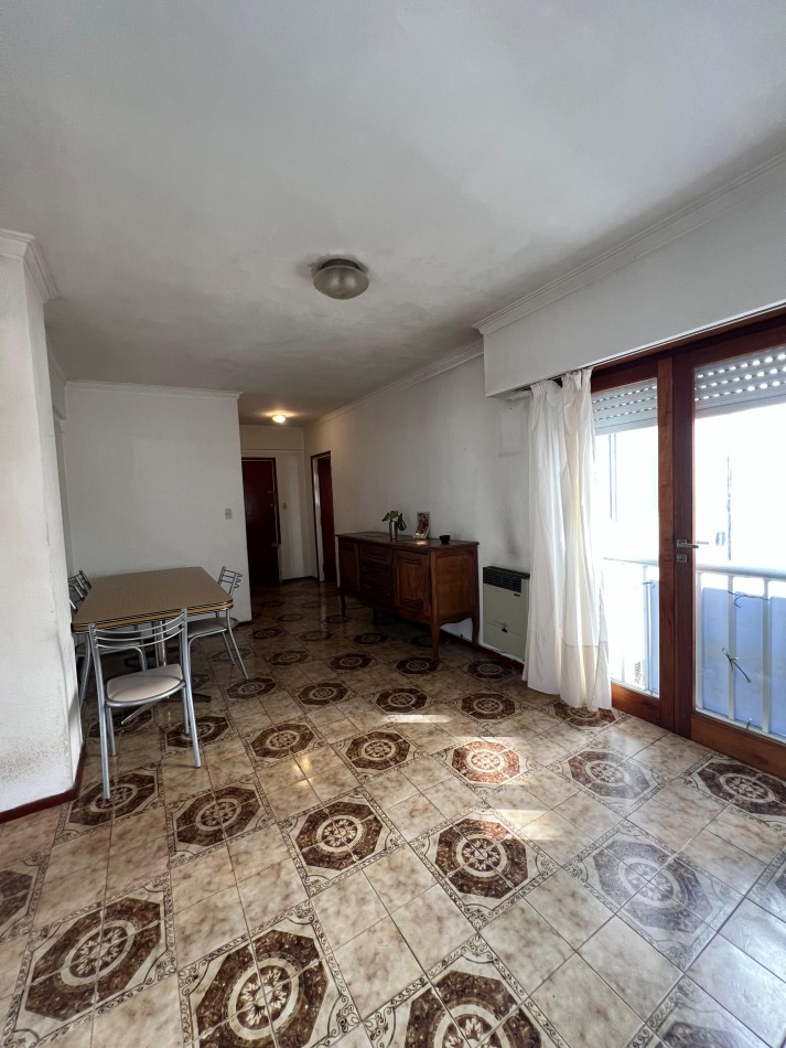 LUMINOSO DEPTO 2 AMB CON BALCON SALIENTE. APTO CREDITO