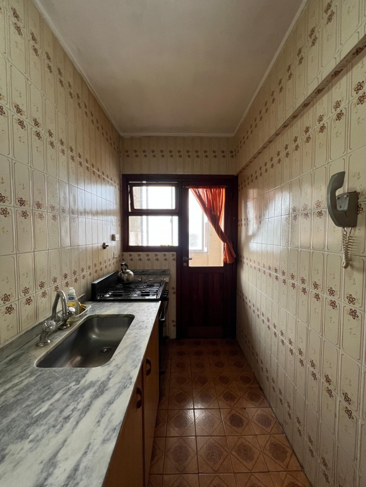 LUMINOSO DEPTO 2 AMB CON BALCON SALIENTE. APTO CREDITO