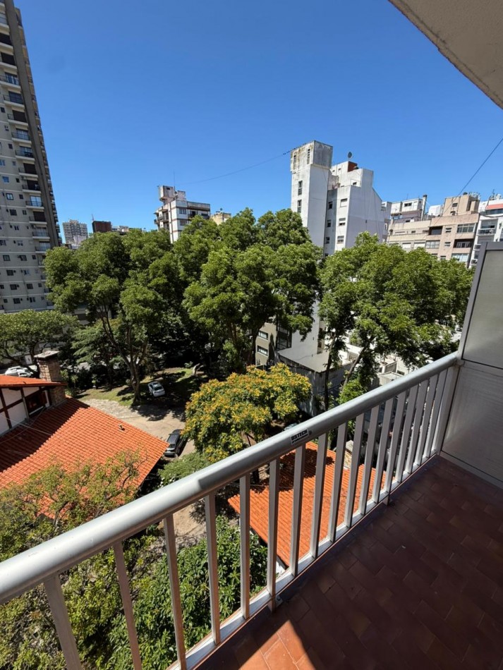 LUMINOSO DEPTO 2 AMB CON BALCON SALIENTE. APTO CREDITO