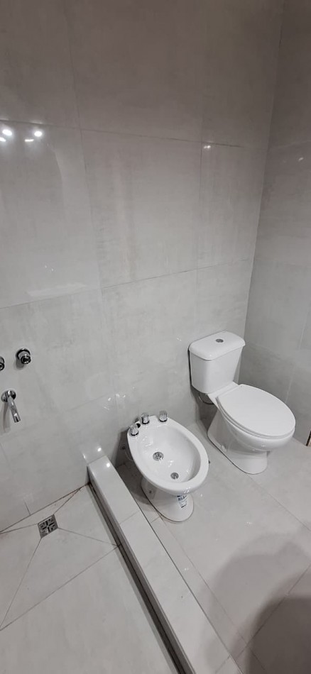 BAJO SU VALOR!! CHALET 3 AMB + DEPENDENCIA RECICLADA EN PARQUE LURO