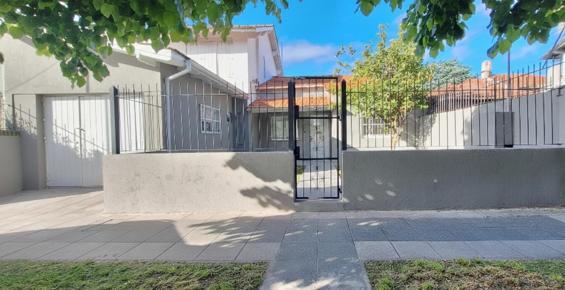 BAJO SU VALOR!! CHALET 3 AMB + DEPENDENCIA RECICLADA EN PARQUE LURO