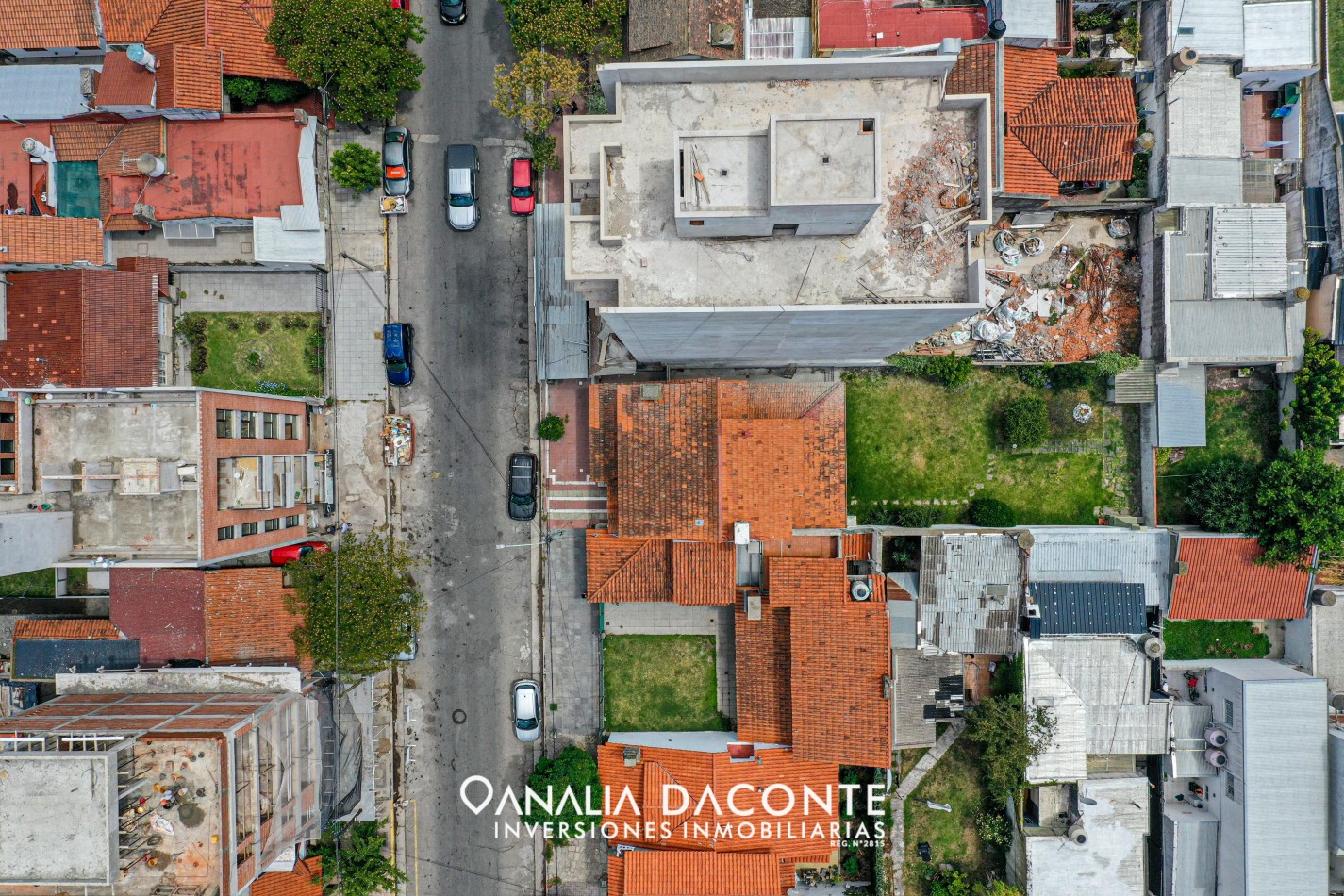 Gran chalet de 5 amb, parque y garage en barrio La Perla