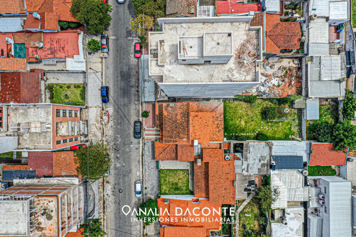 Gran chalet de 5 amb, parque y garage en barrio La Perla