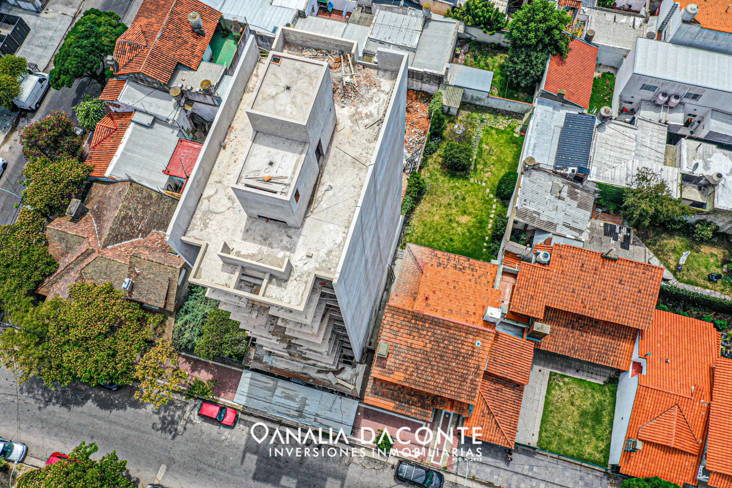 Gran chalet de 5 amb, parque y garage en barrio La Perla