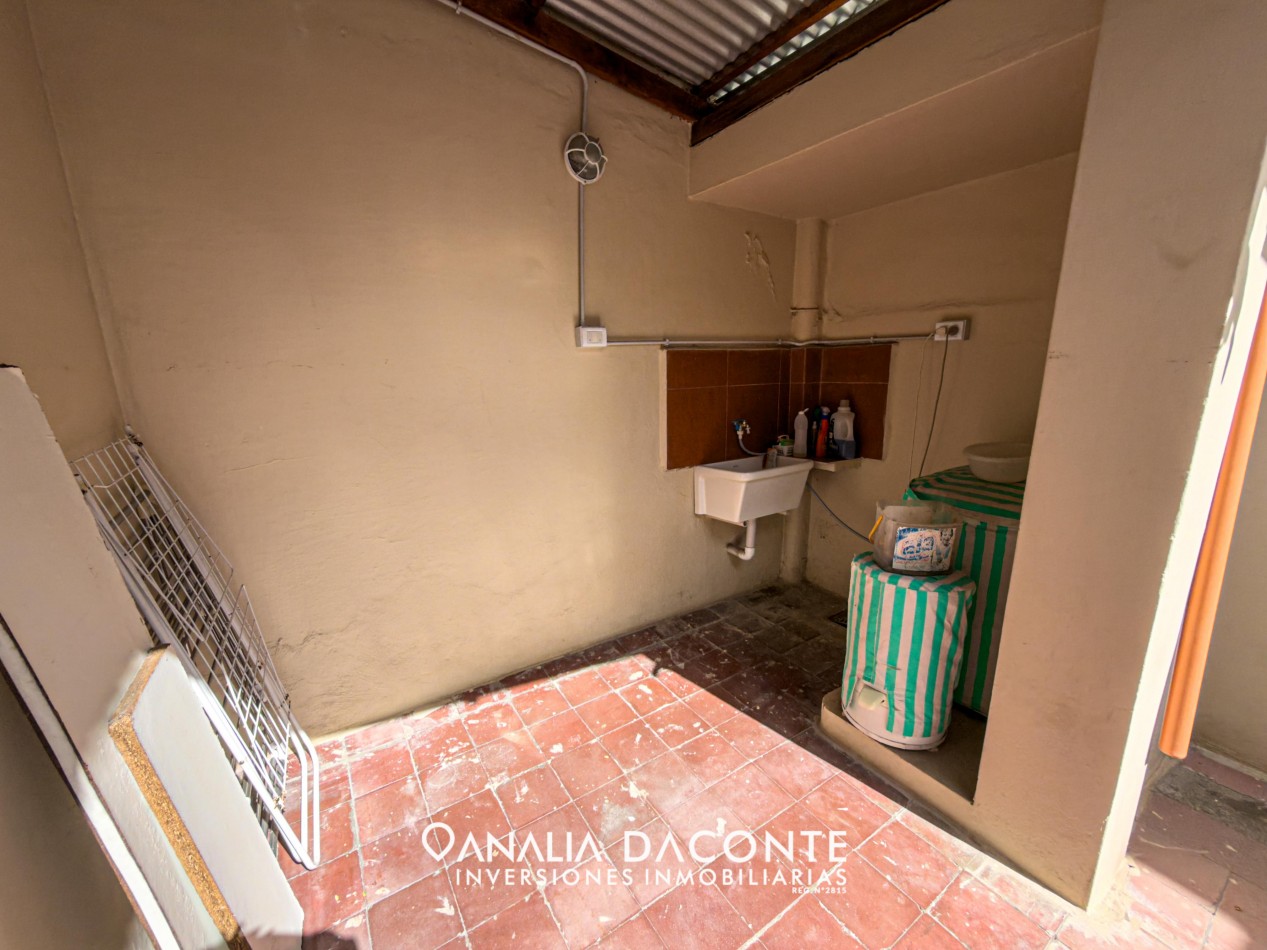 IMPECABLE CHALET 4 AMB  CON GARAGE Y DOS PATIOS! VALENCIA Y B. JUAREZ
