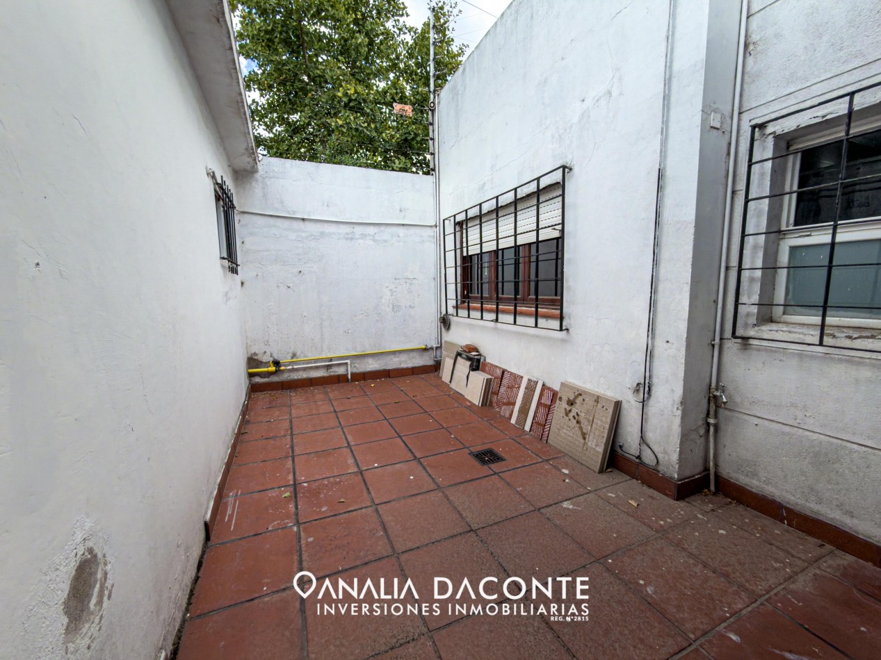 IMPECABLE CHALET 4 AMB  CON GARAGE Y DOS PATIOS! VALENCIA Y B. JUAREZ