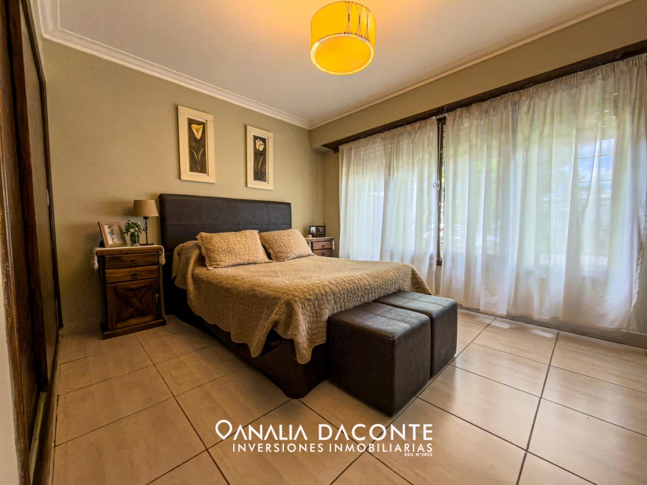 IMPECABLE CHALET 4 AMB  CON GARAGE Y DOS PATIOS! VALENCIA Y B. JUAREZ