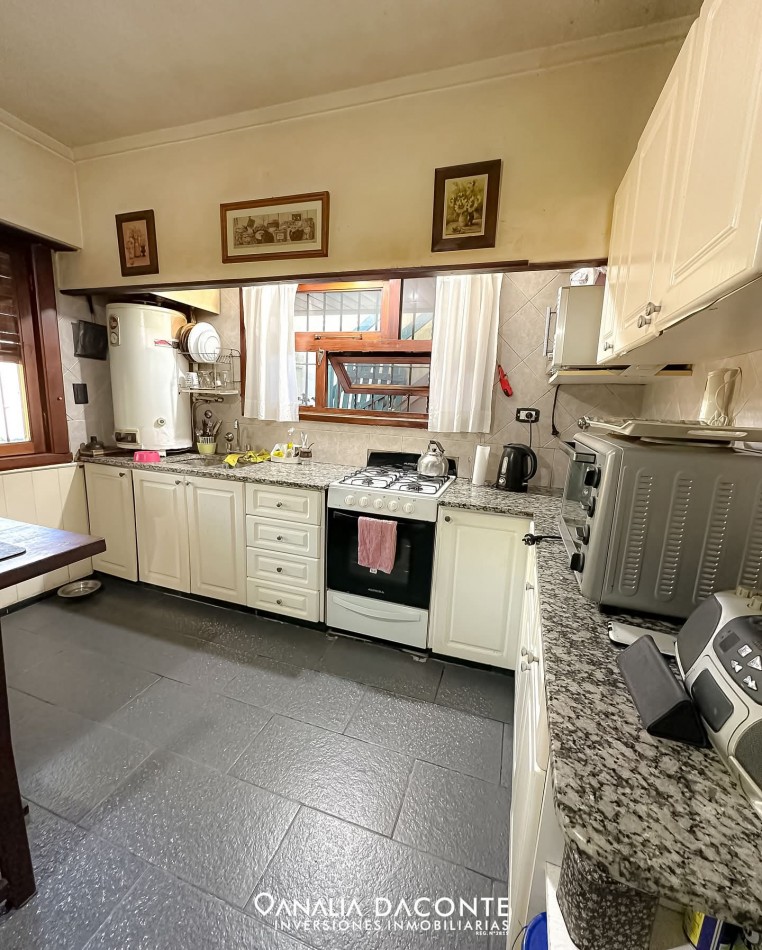 Chalet 3 amb con depto 2 amb en San Jeronimo