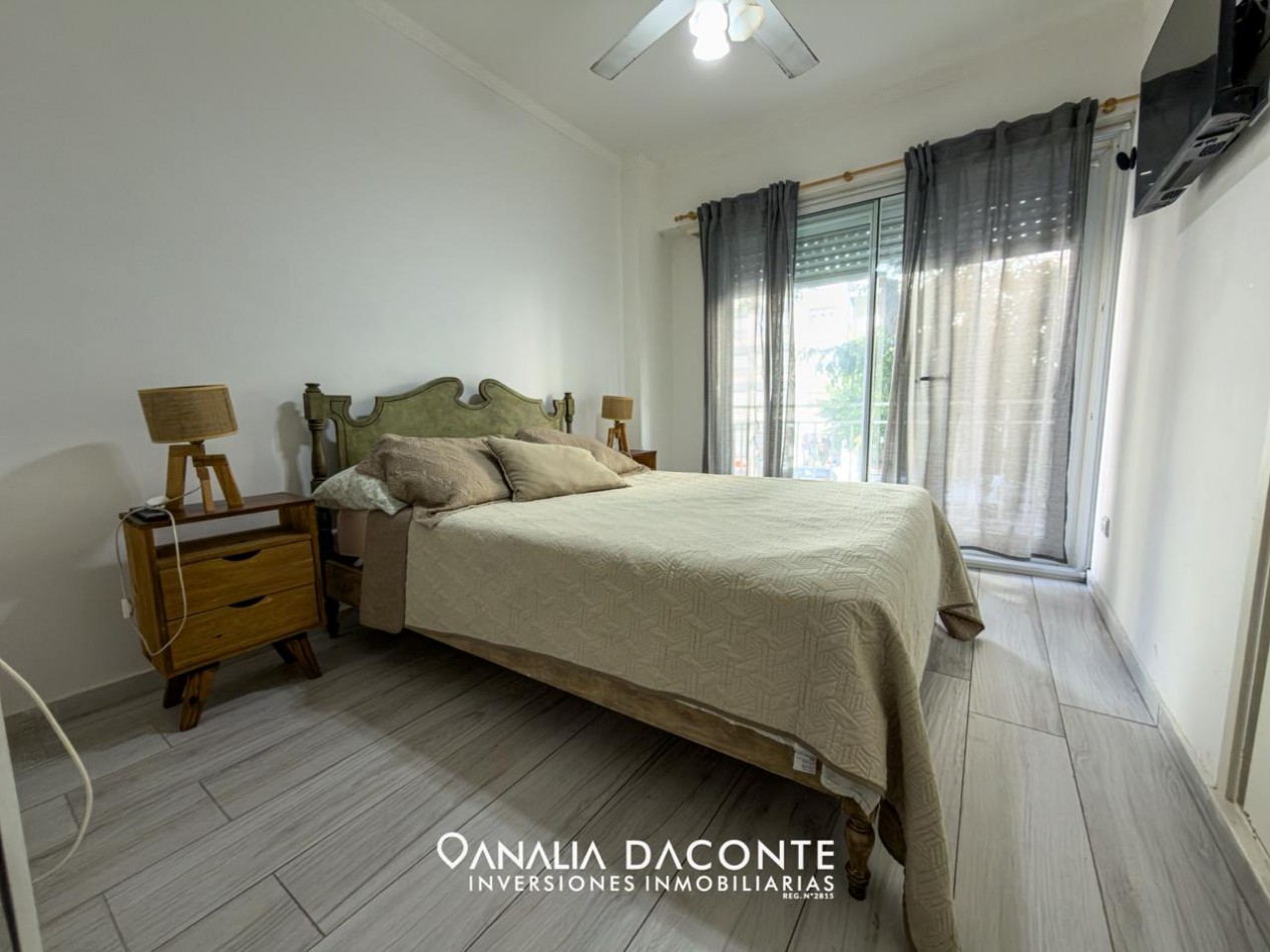 Depto 2 amb a la calle reciclado con doble balcon. Colon 1700