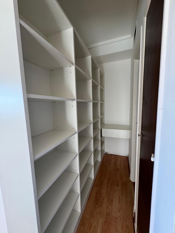 Venta piso de 4 amb con balcon corrido y vista al mar