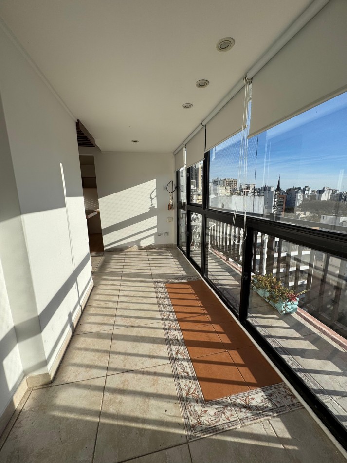 Venta piso de 4 amb con balcon corrido y vista al mar