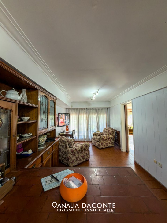 Gran chalet 5 amb en equina.  Constitucion