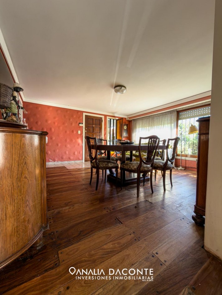 Gran chalet 5 amb en equina.  Constitucion