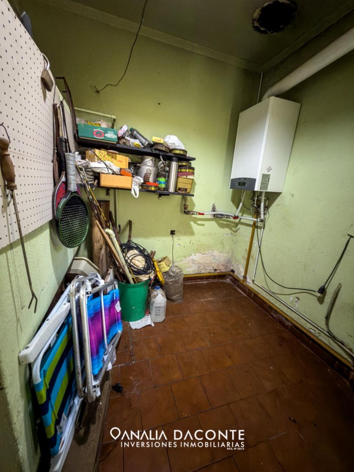 Gran chalet 5 amb en equina.  Constitucion