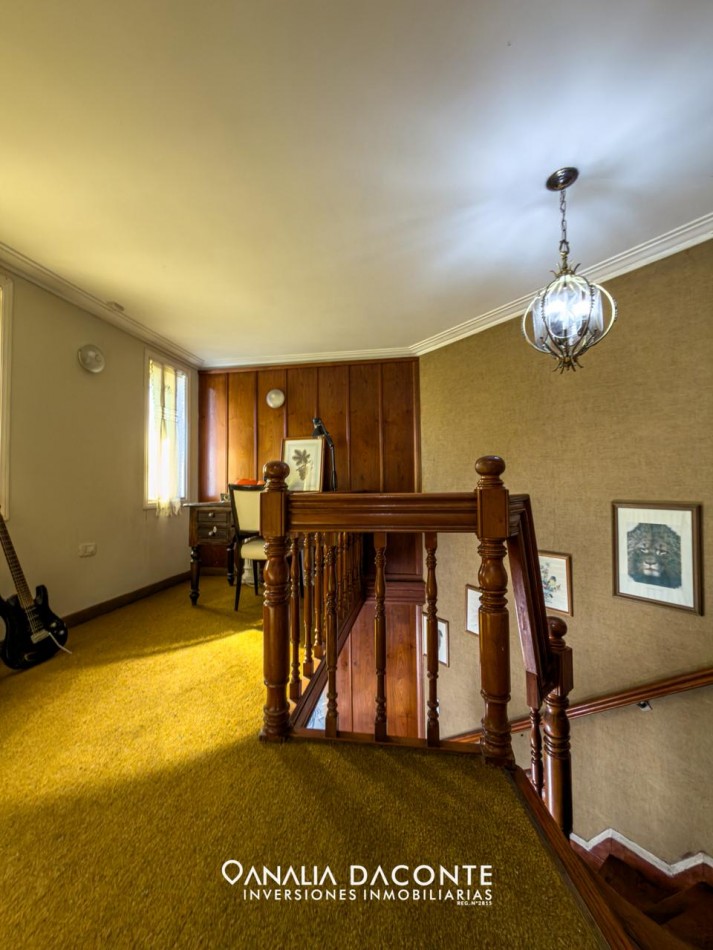 Gran chalet 5 amb en equina.  Constitucion