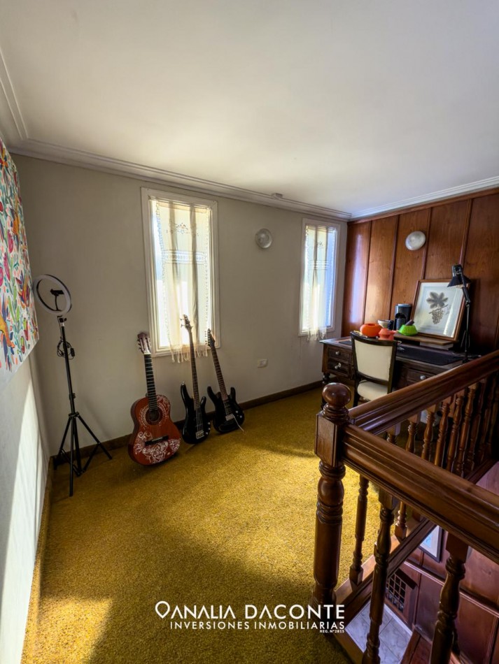 Gran chalet 5 amb en equina.  Constitucion