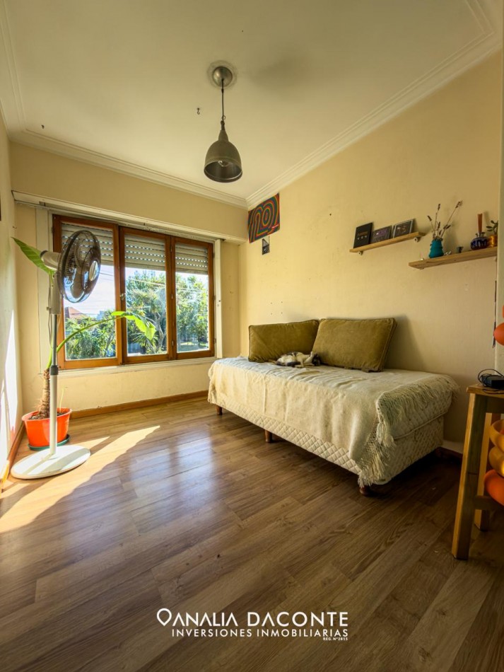 Gran chalet 5 amb en equina.  Constitucion