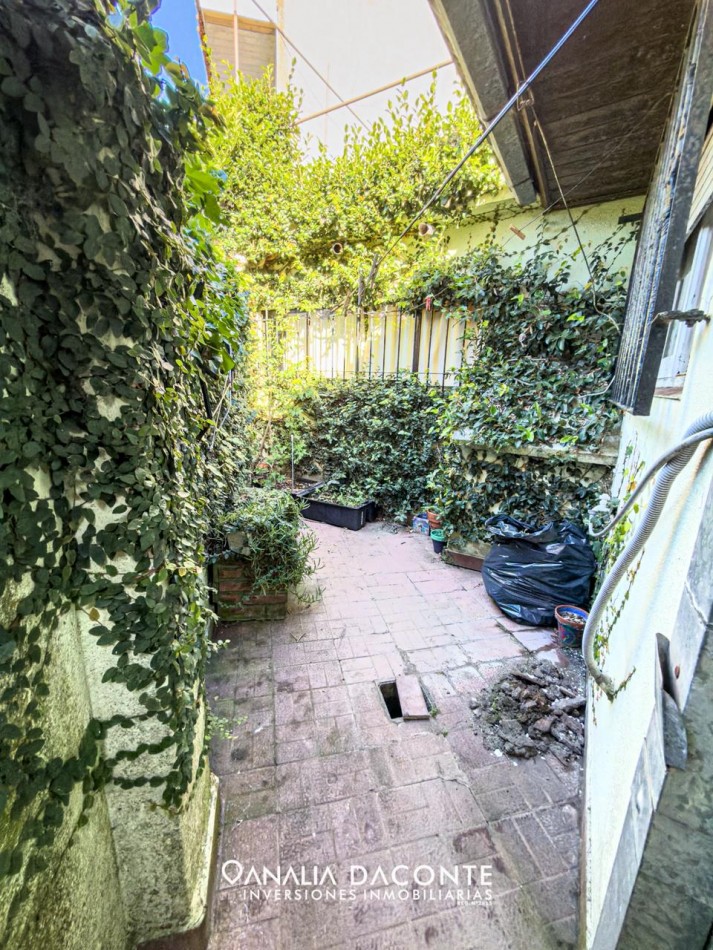 Gran chalet 5 amb en equina.  Constitucion