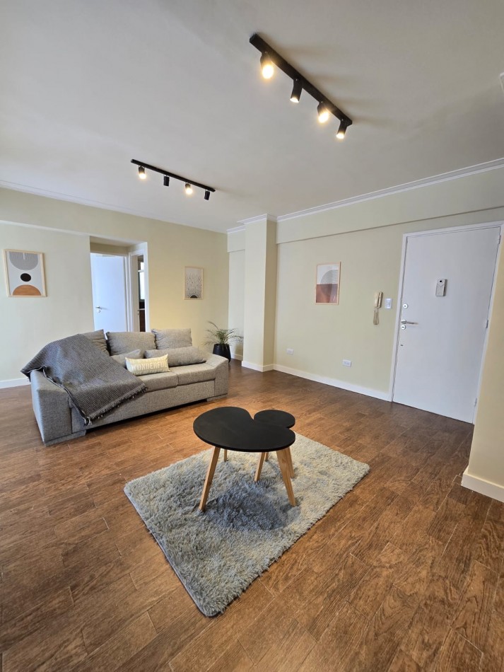 Departamento 2 amb con balcon corrido a la calle