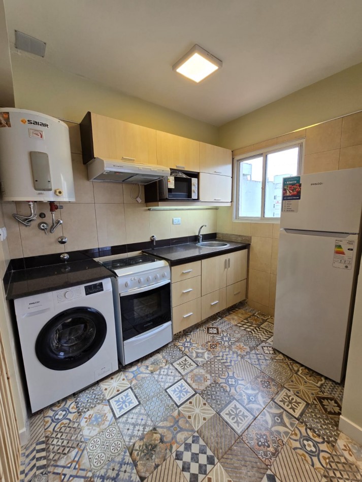 Departamento 2 amb con balcon corrido a la calle