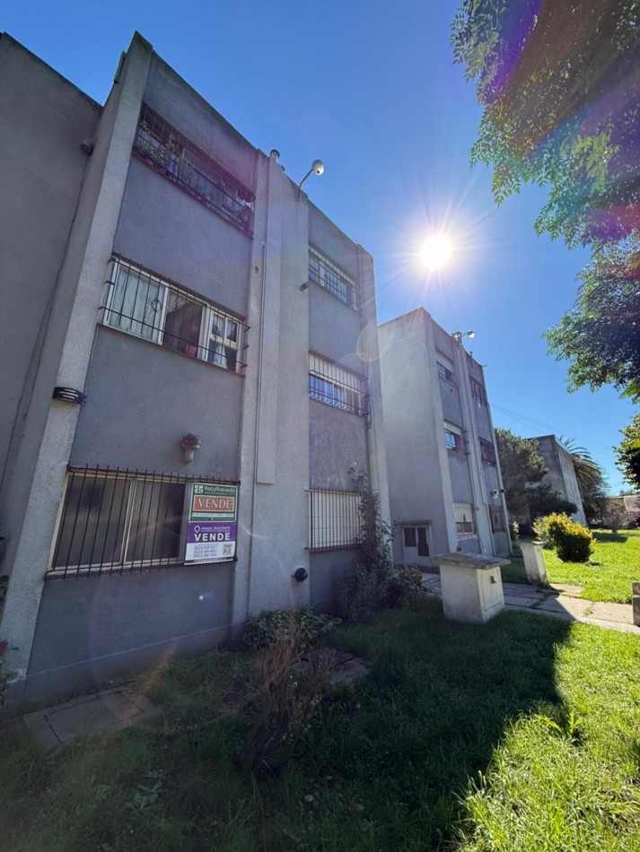 Amplio departamento 4 amb barrio Santa Rita