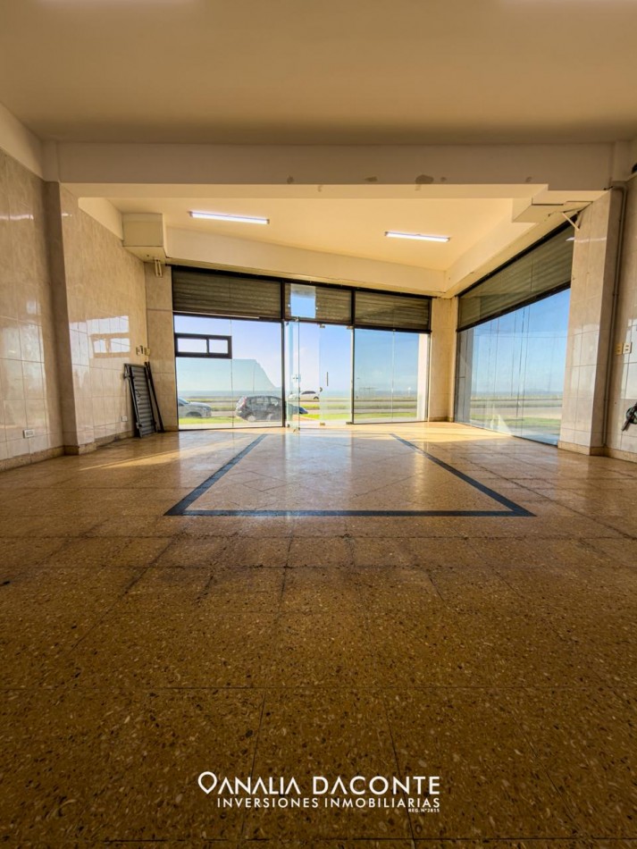 Local comercial sobre la costa con deposito