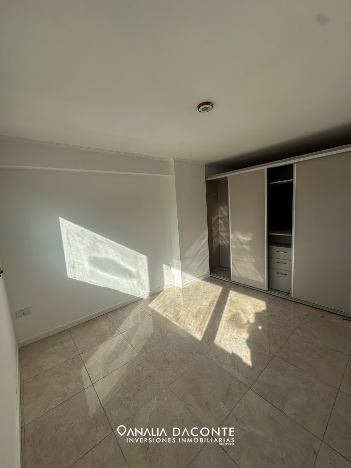 Monoambiente en edificio moderno con cochera