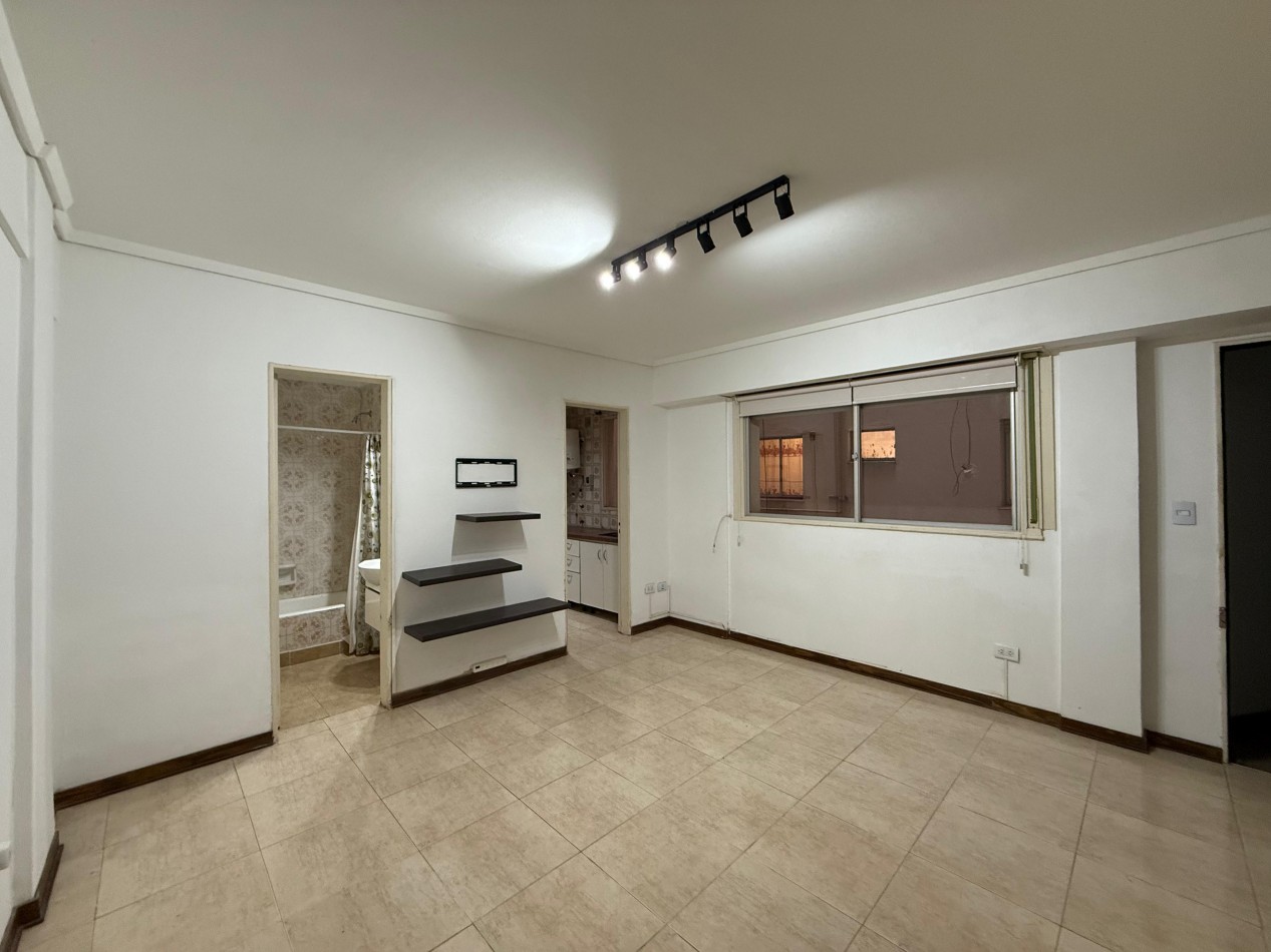 AMPLIO AMBIENTE PLAZA COLON IDEAL RENTA !