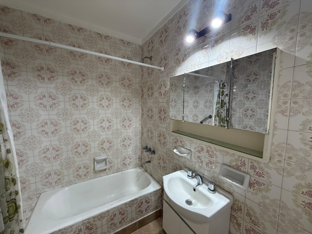 AMPLIO AMBIENTE PLAZA COLON IDEAL RENTA !