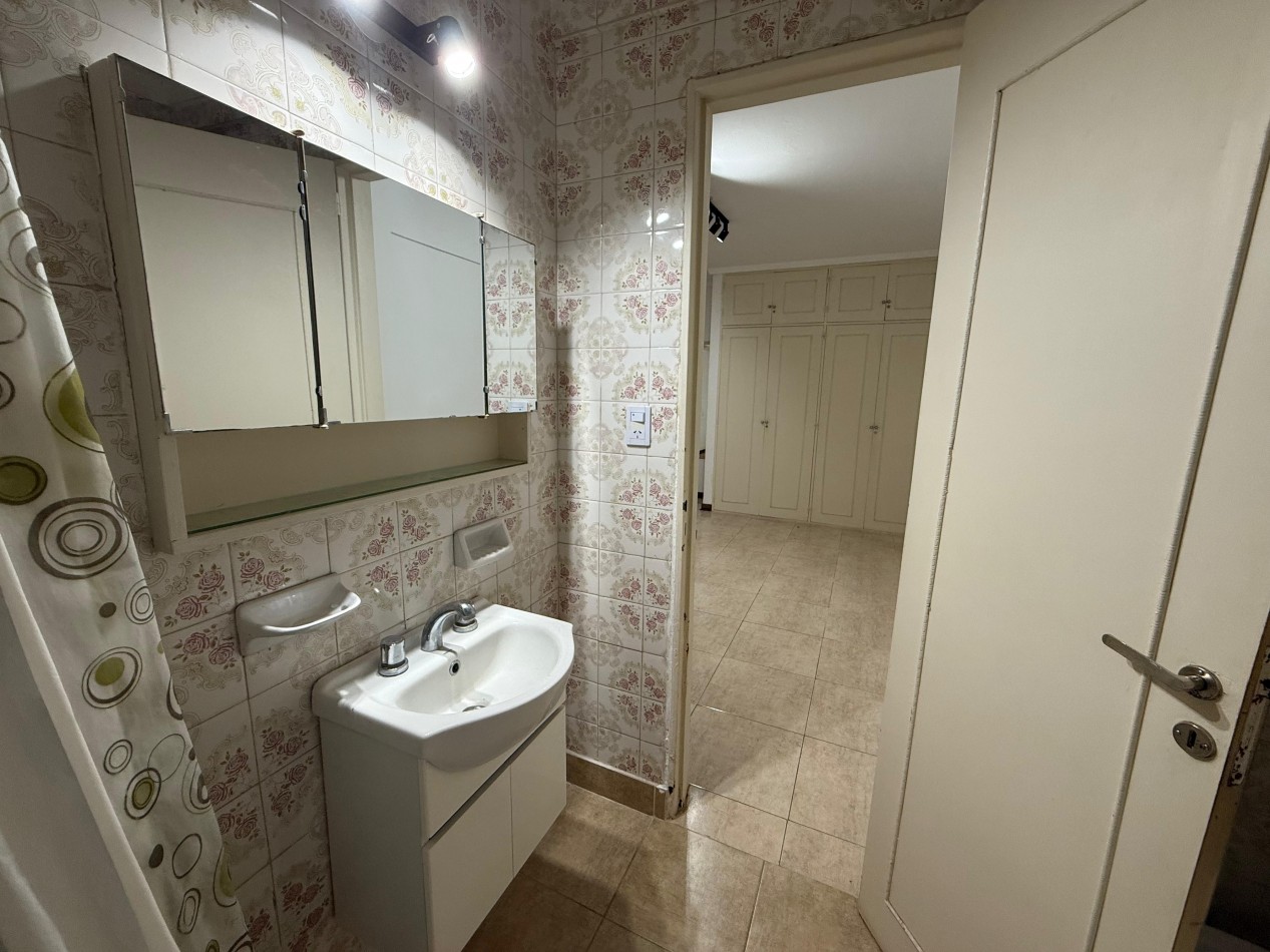 AMPLIO AMBIENTE PLAZA COLON IDEAL RENTA !