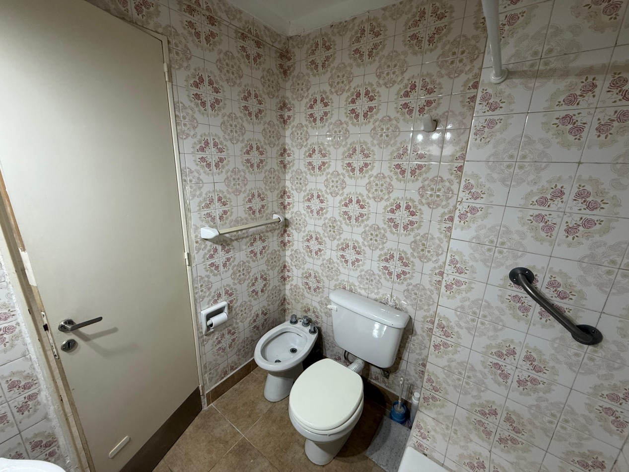 AMPLIO AMBIENTE PLAZA COLON IDEAL RENTA !