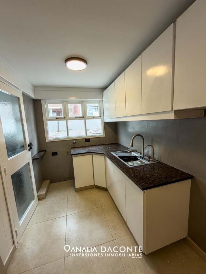 Depto 4 amb  reciclado frente al mar, con balcones y cocherta Santa Fe y la costa