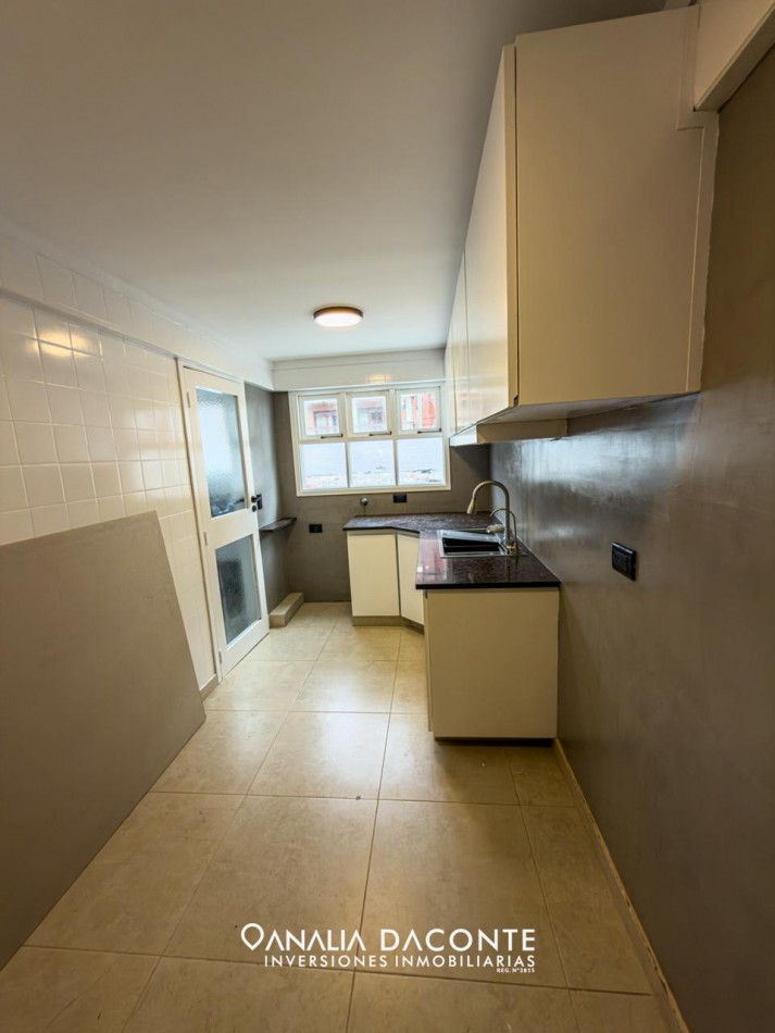 Depto 4 amb  reciclado frente al mar, con balcones y cocherta Santa Fe y la costa