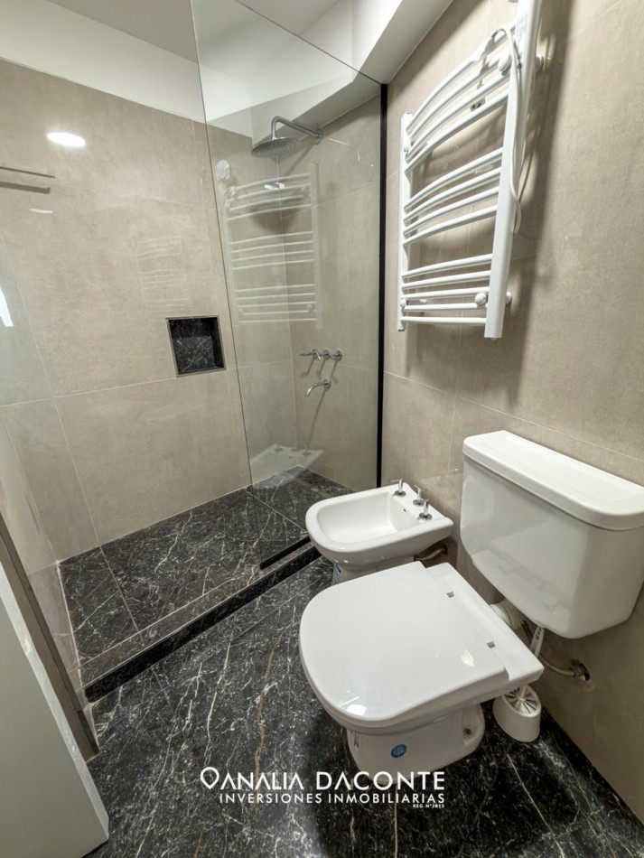 Depto 4 amb  reciclado frente al mar, con balcones y cocherta Santa Fe y la costa