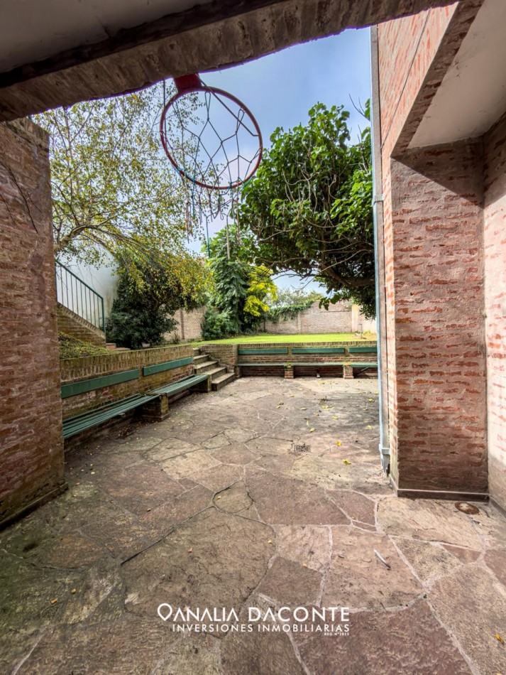 Gran chalet 7 amb a reciclar! en Caisamar con parque y quincho