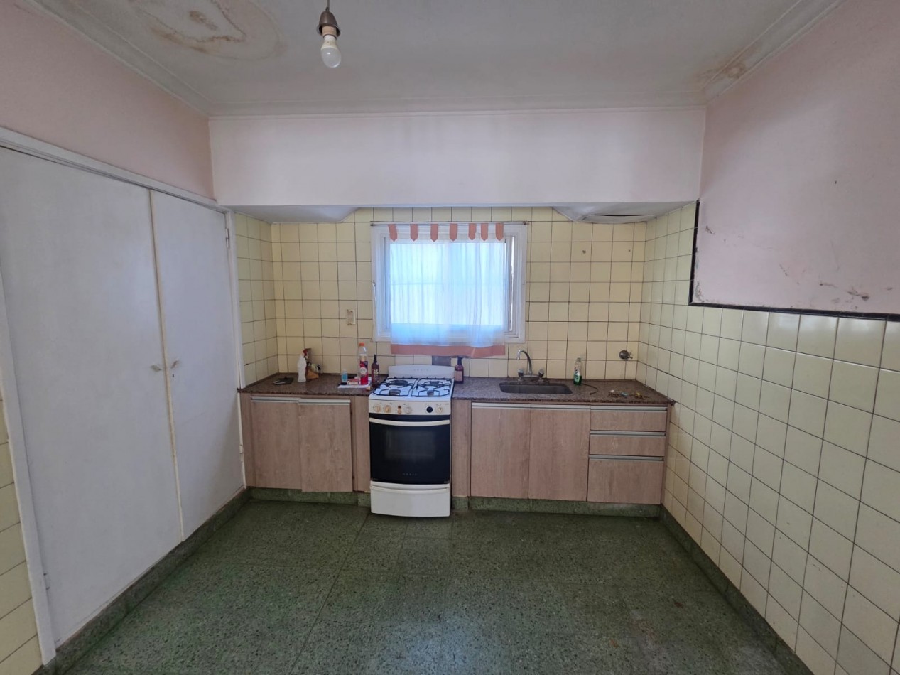 Chalet 3 amb a mejorar, con garage y patio, Villa Primera