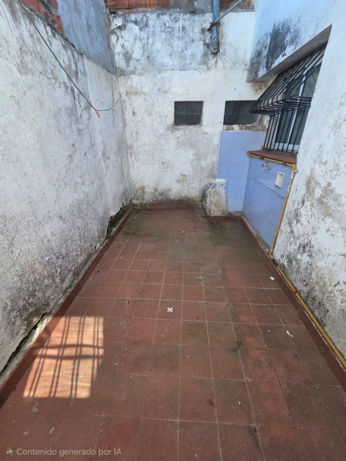 Chalet 3 amb a mejorar, con garage y patio, Villa Primera