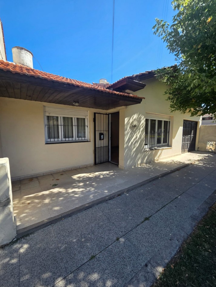 Chalet 3 amb a mejorar, con garage y patio, Villa Primera