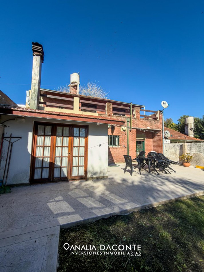 Amplio chalet con parque y garage. Parque Camet