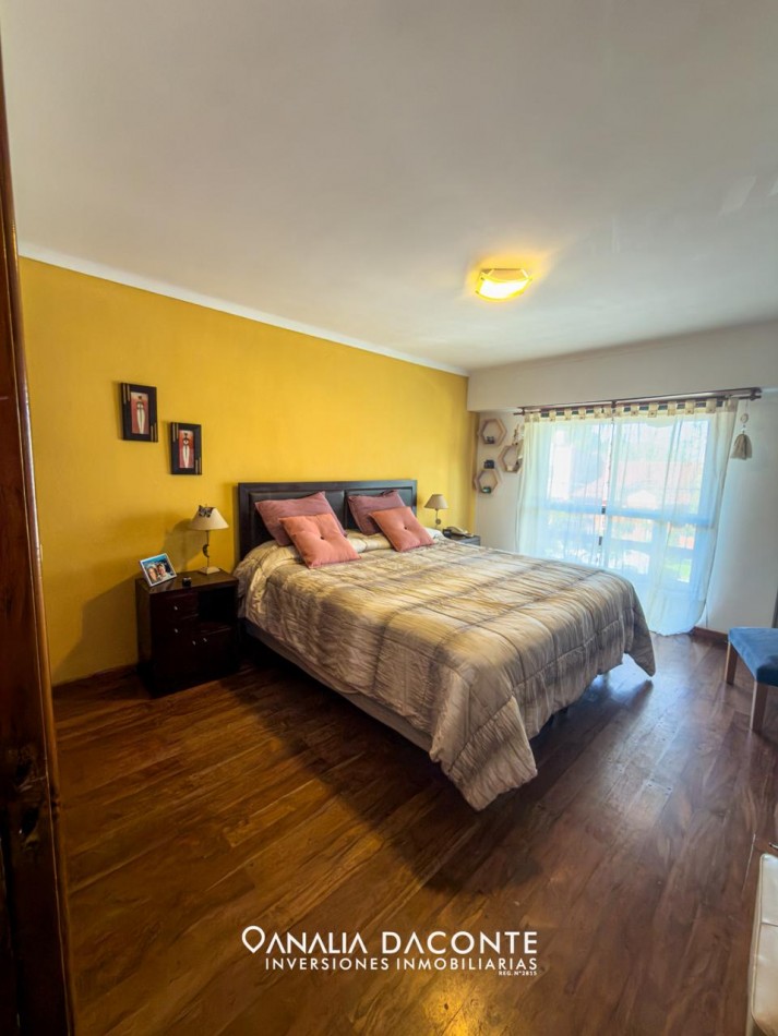 Amplio chalet con parque y garage. Parque Camet