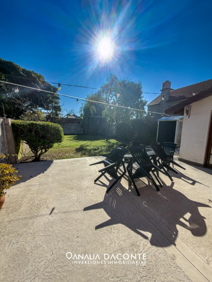 Amplio chalet con parque y garage. Parque Camet