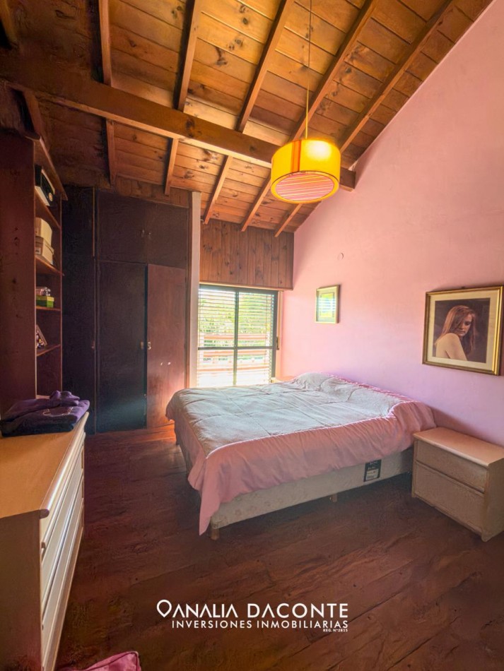 Amplio chalet con parque y garage. Parque Camet