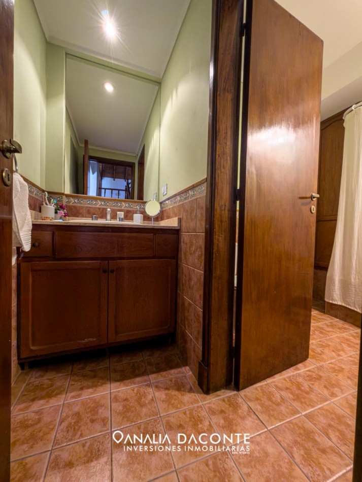 Amplio chalet con parque y garage. Parque Camet