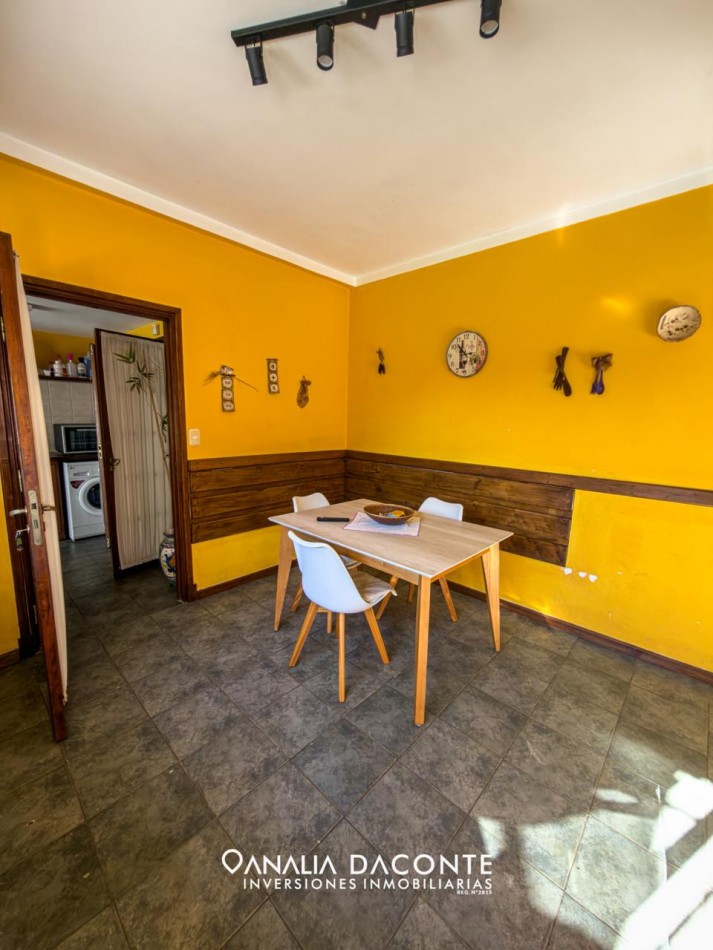 Amplio chalet con parque y garage. Parque Camet