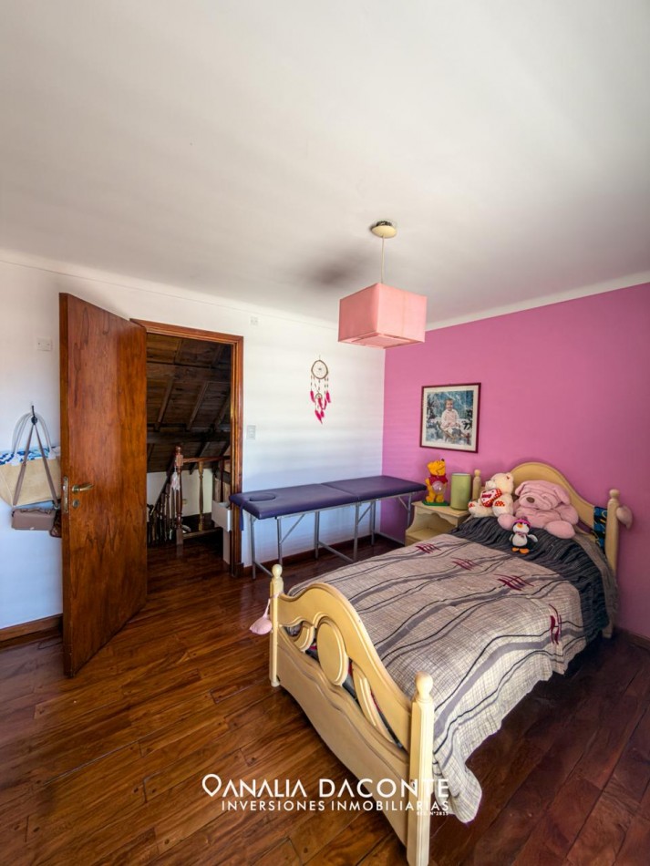 Amplio chalet con parque y garage. Parque Camet