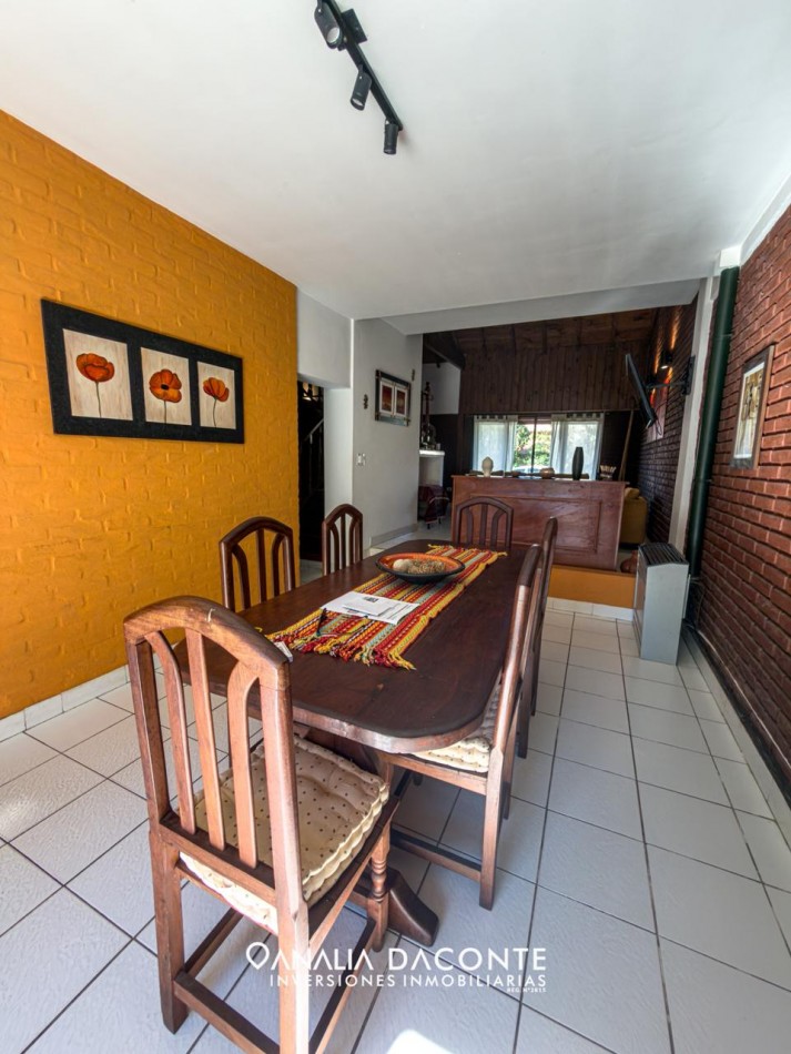 Amplio chalet con parque y garage. Parque Camet