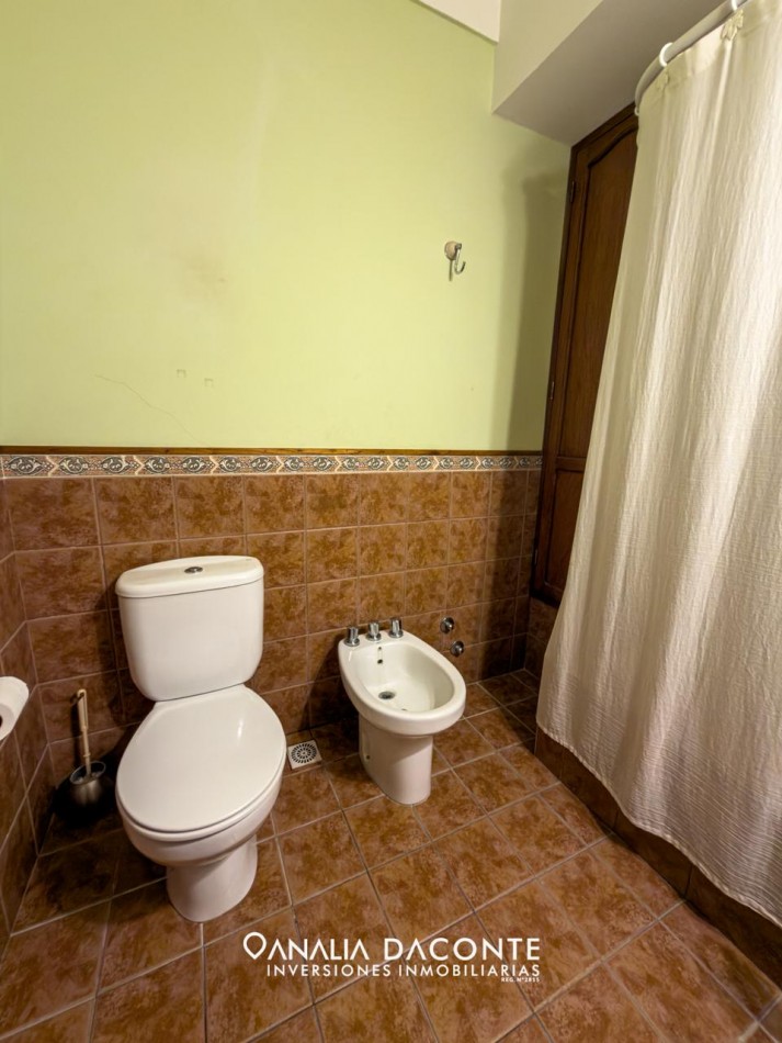 Amplio chalet con parque y garage. Parque Camet