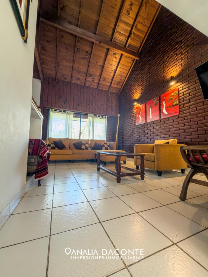 Amplio chalet con parque y garage. Parque Camet