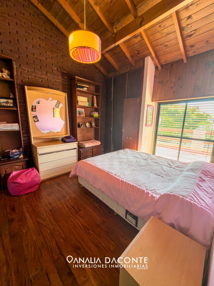 Amplio chalet con parque y garage. Parque Camet