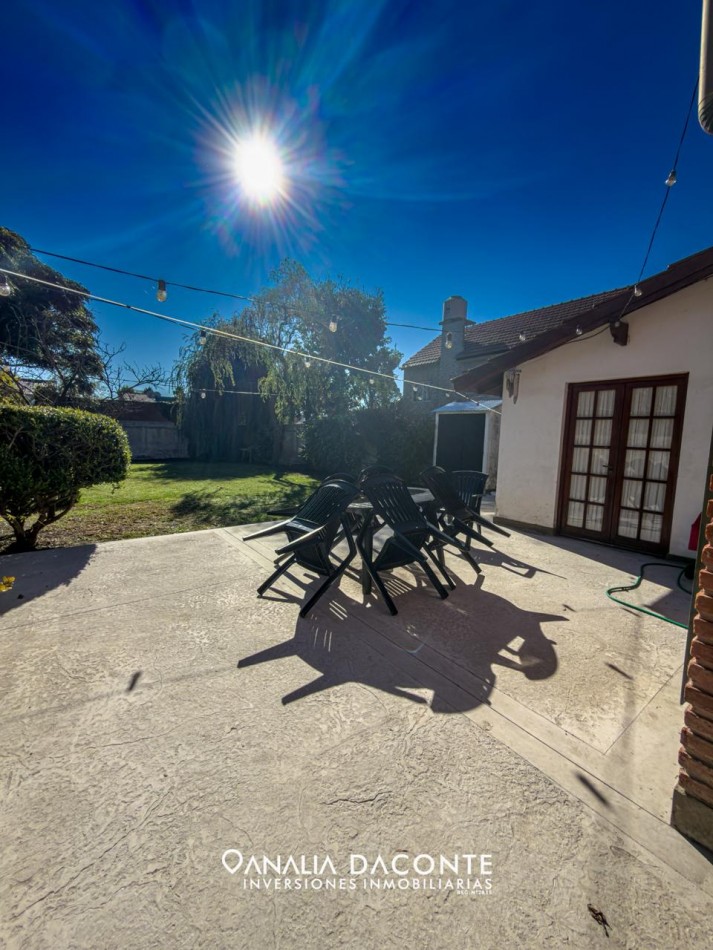 Amplio chalet con parque y garage. Parque Camet